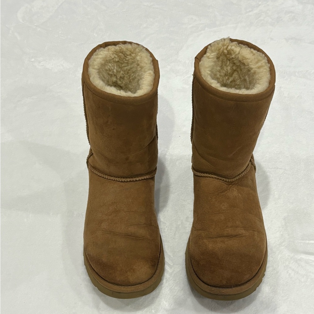 UGG Classic Short II Brown/Chestnut Pre-Owned Size 8 Boots code:1016223